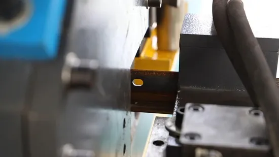 Conducto de acero al carbono que hace la línea de producción de bridas de acero con ángulo CNC