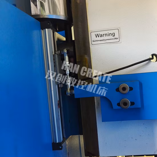 La hoja de metal hidráulica industrial modificada para requisitos particulares profesional endereza la máquina de nivelación de la enderezadora